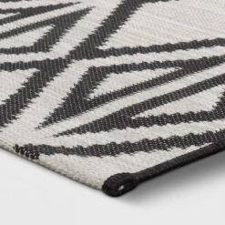 5' X 7' Outdoor Rug Diamond Black - Project 62â„¢